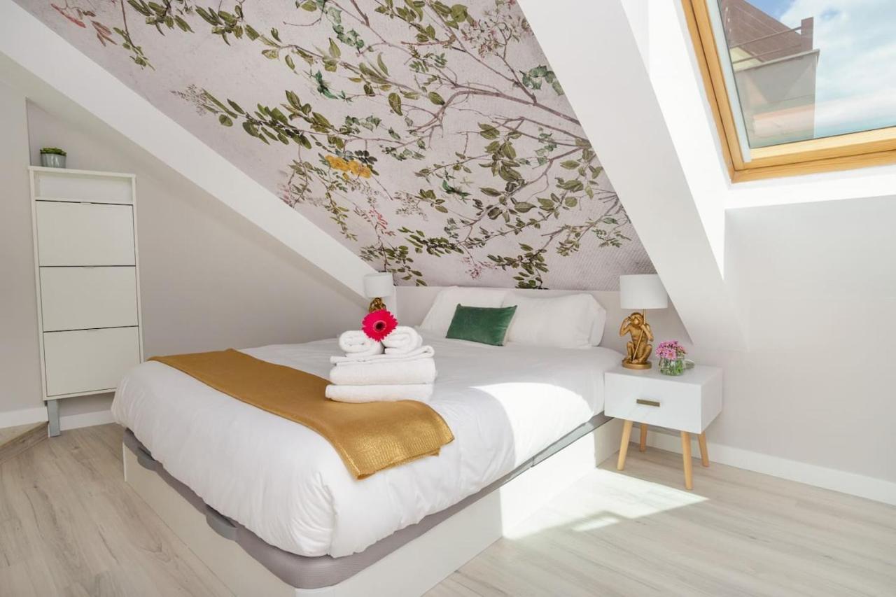 Precioso Atico Con Terraza En El Centro De Madrid Amazing Penthouse In Madrid Center Apartment Exterior photo